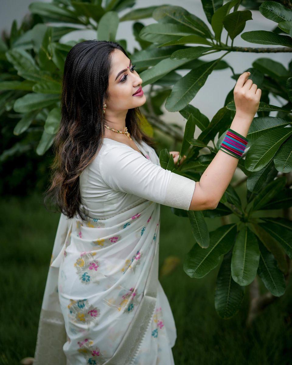 White minakari Banaras Crepe silk